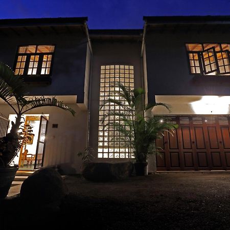Banda Casa, קנדי מראה חיצוני תמונה